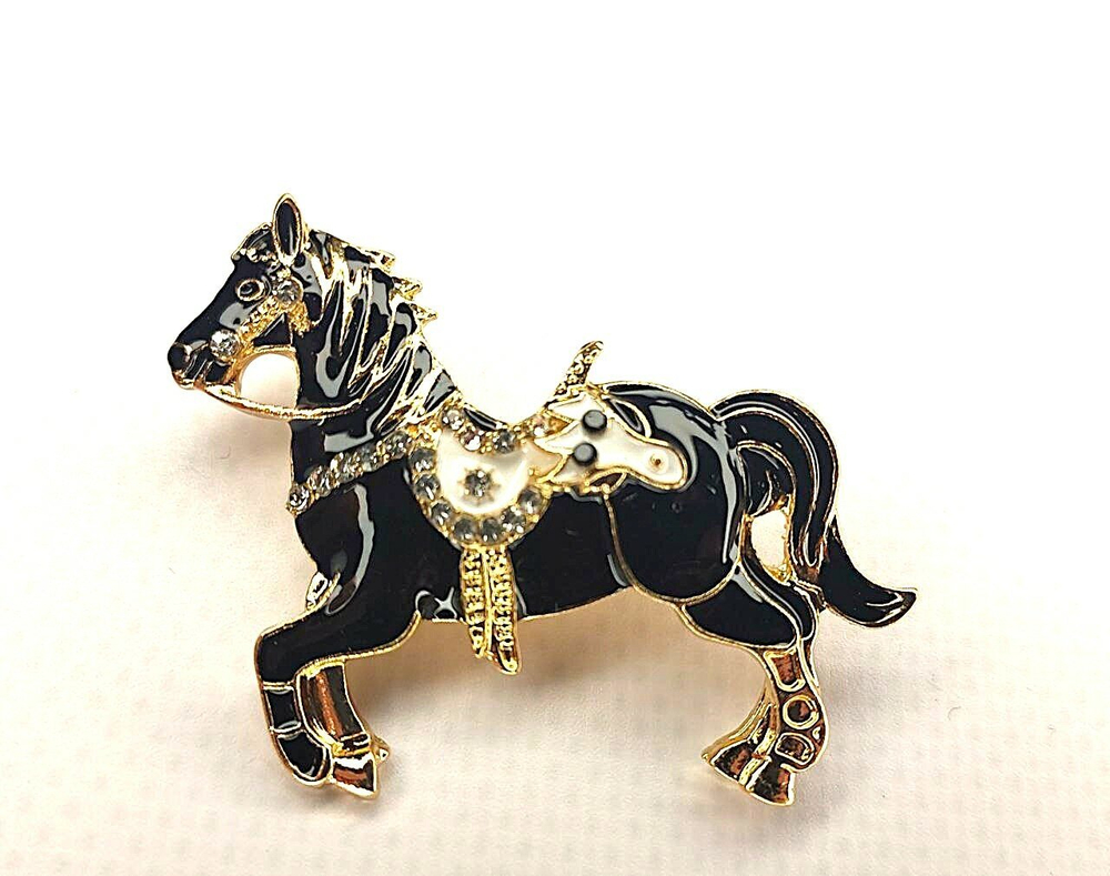 Брошка "Чёрная вороная лошадь". Символ года. Женская бижутерия, металл, чёрный цвет.