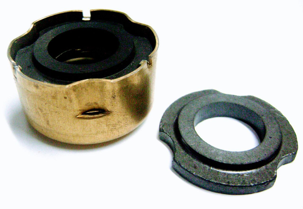 Сальник помпы 2101-08/Камаз/Газ,Камаз (биметал облатуненный корпус)