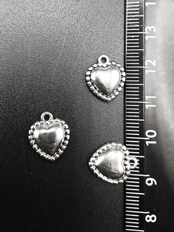 Подвески для рукоделия "Сердечко" серебристые.