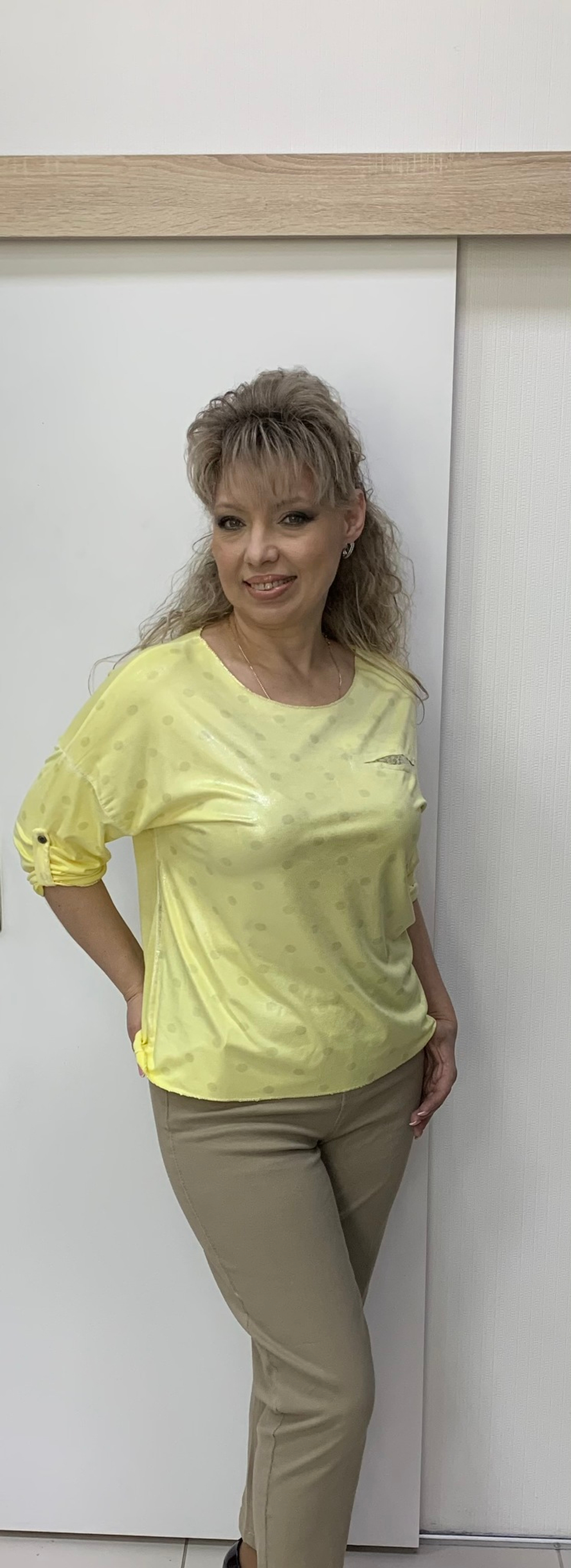 Нарядный блестящий по лицевой стороне блузон