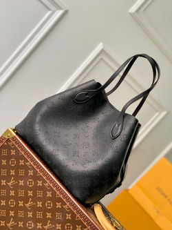 Louis Vuitton Blossom MM