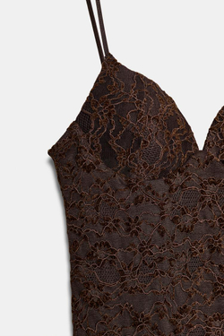 ZARA КОРОТКОЕ КРУЖЕВНОЕ ПЛАТЬЕ, ТЕМНО-КОРИЧНЕВЫЙ