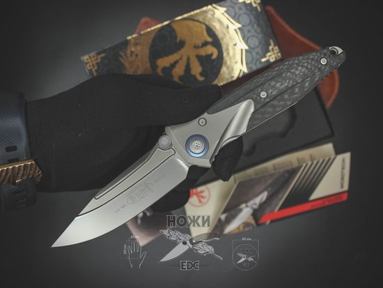 Складной нож Microtech Socom Bravo S/E Standard Carbon Titanium 260-7-CFTI c клинком из стали Böhler M390 Microclean®, рукоять титан / карбон