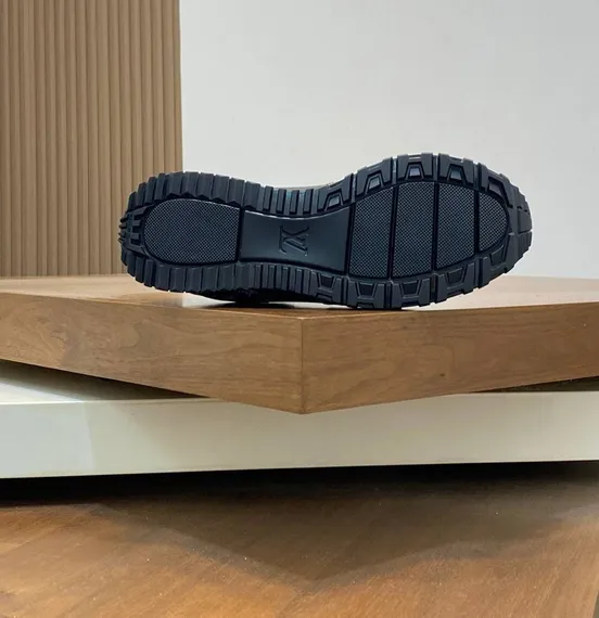 Кроссовки LOUIS VUITTON RUN AWAY,черный