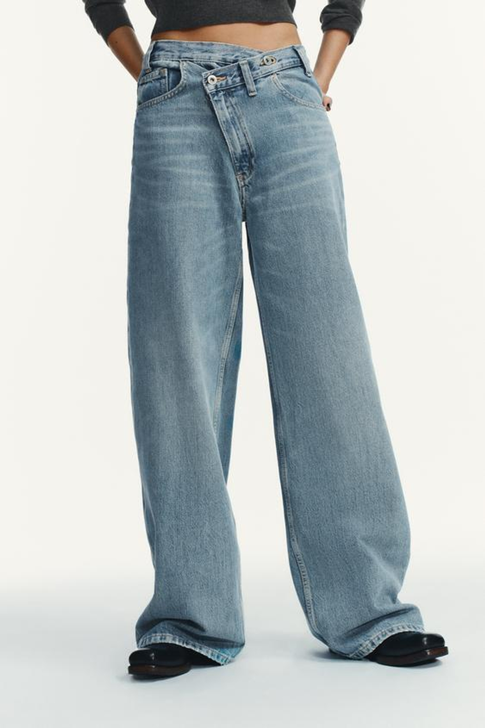 ZARA ДЖИНСЫ TRF WIDE LEG С ПЕРЕКРЕСТНОЙ ТАЛИЕЙ И ВЫСОКОЙ ПОСАДКОЙ, ВЫЦВЕТШИЙ СИНИЙ