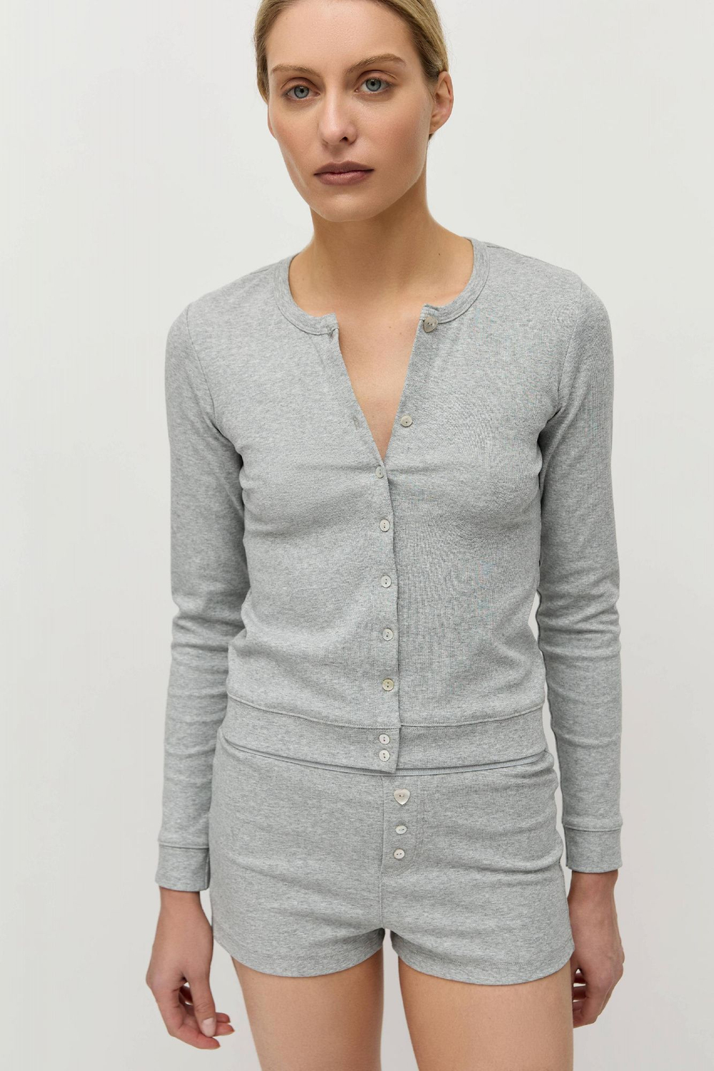 Лонгслив на пуговицах