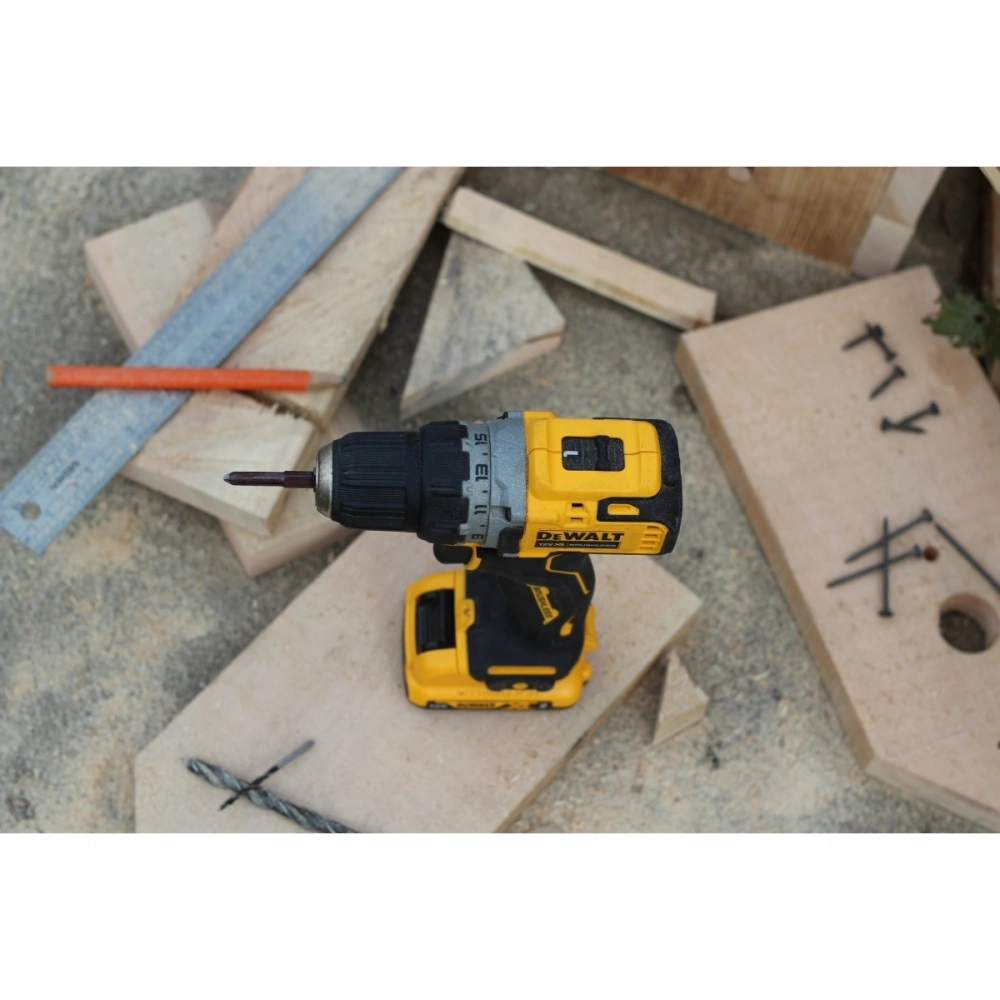 Дрель-шуруповерт бесщеточная аккумуляторная DeWalt DCD701D2-QW