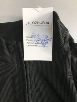 Футболка обтягивающего кроя, визуально на 40/42 размер