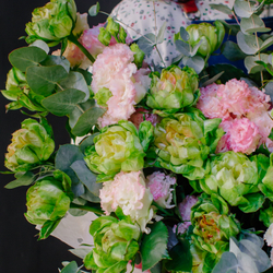 25. Эффектный тропический букет в современном стиле