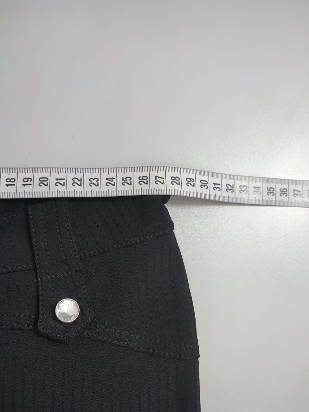 Брюки черные с декором на 7 лет, новые