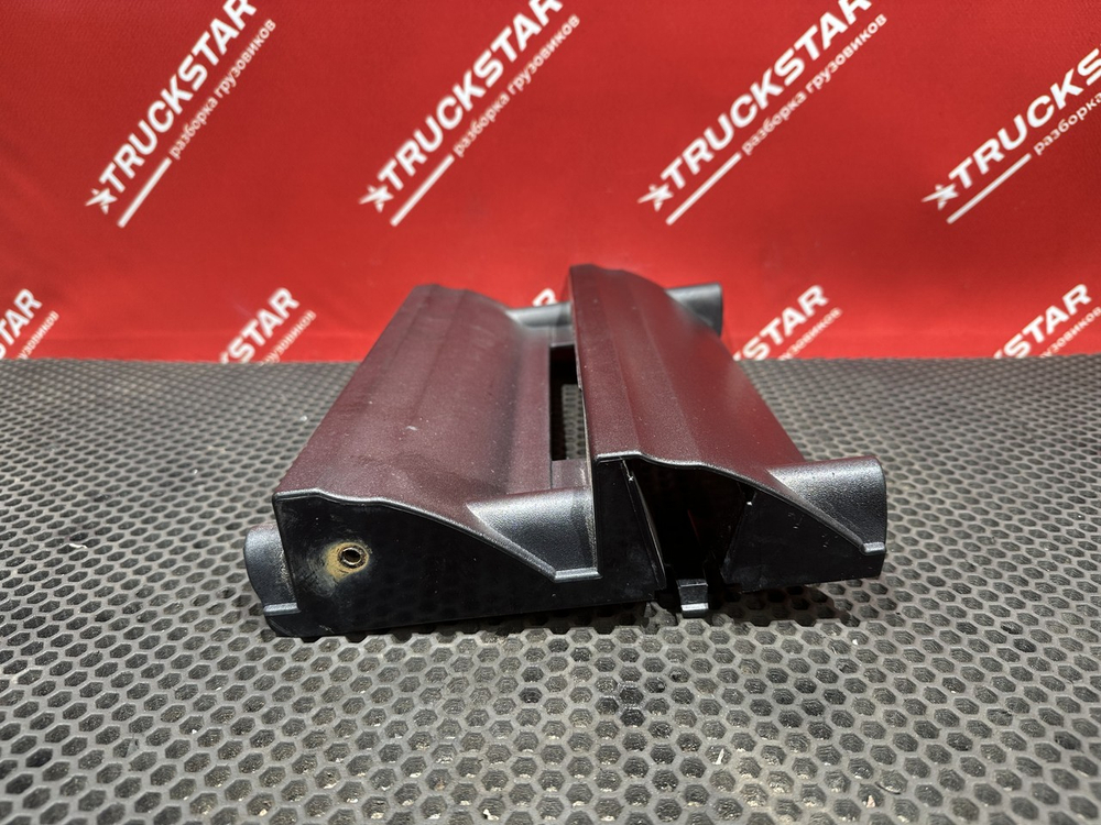 Накладка решетки радиатора правая