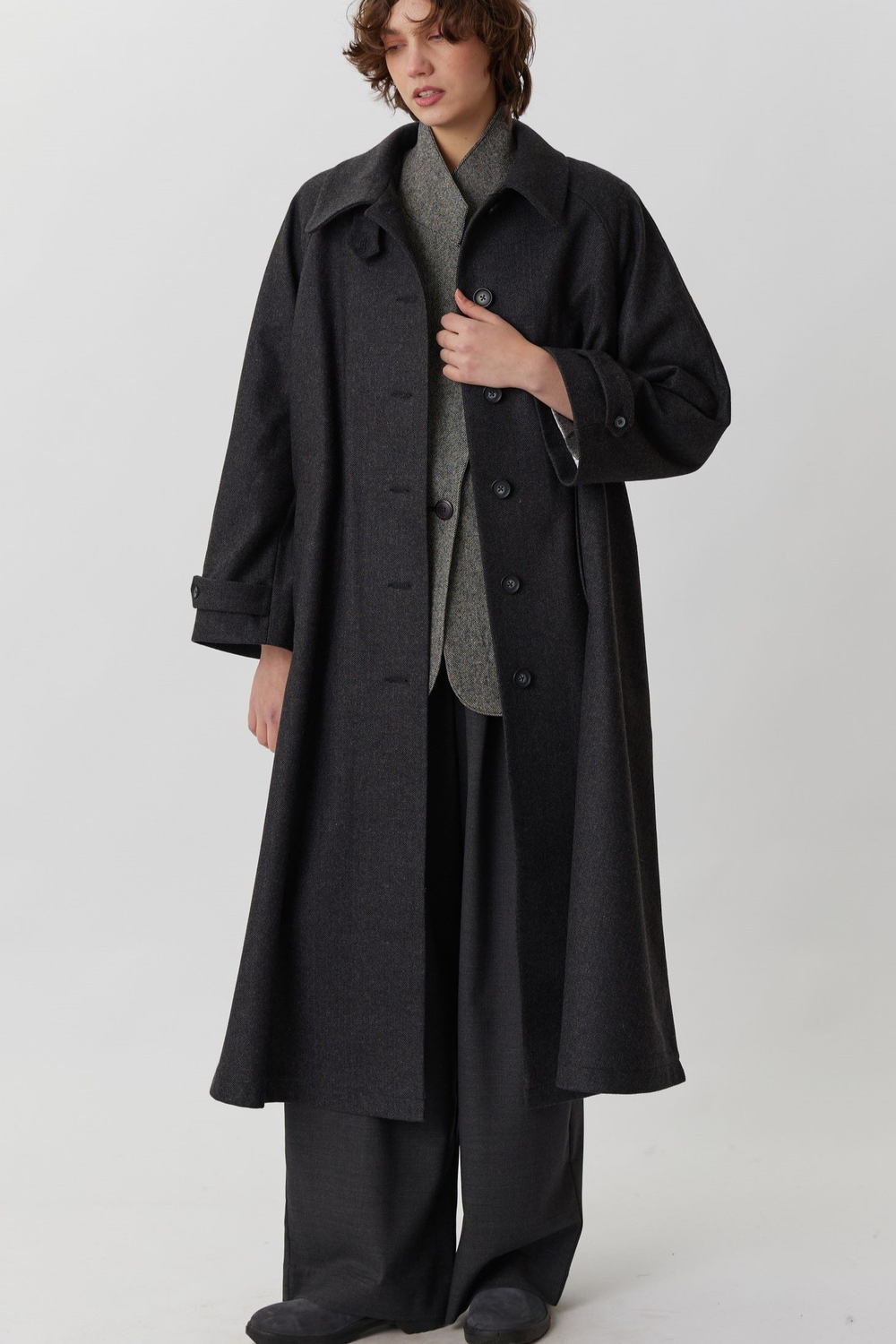 Объемное пальто в серую елочку