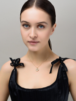 Колье с буквой О