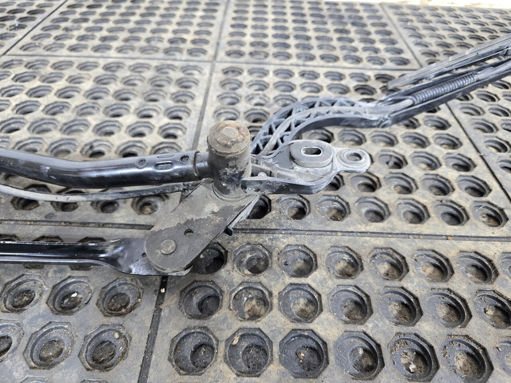 Трапеция стеклоочистителей 2020г.