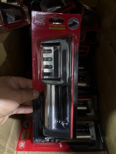 Точилка красная блистер FRR-136