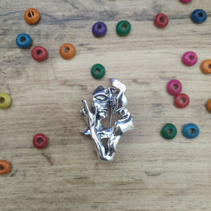 Брошь-кулон Абстракция влюбленные металл серебристый