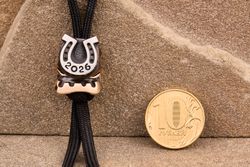 Бусина для темляка Счастливчик 2026 (биметалл) от мастерской Братьев Пешковых