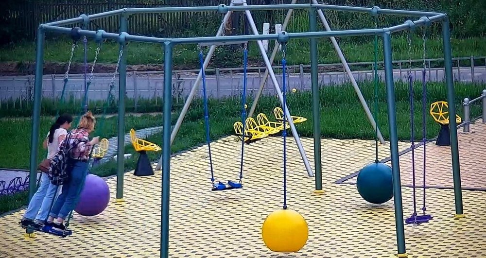 Качели-шар высотой 300 см, диаметр крепления на трубу 76 мм