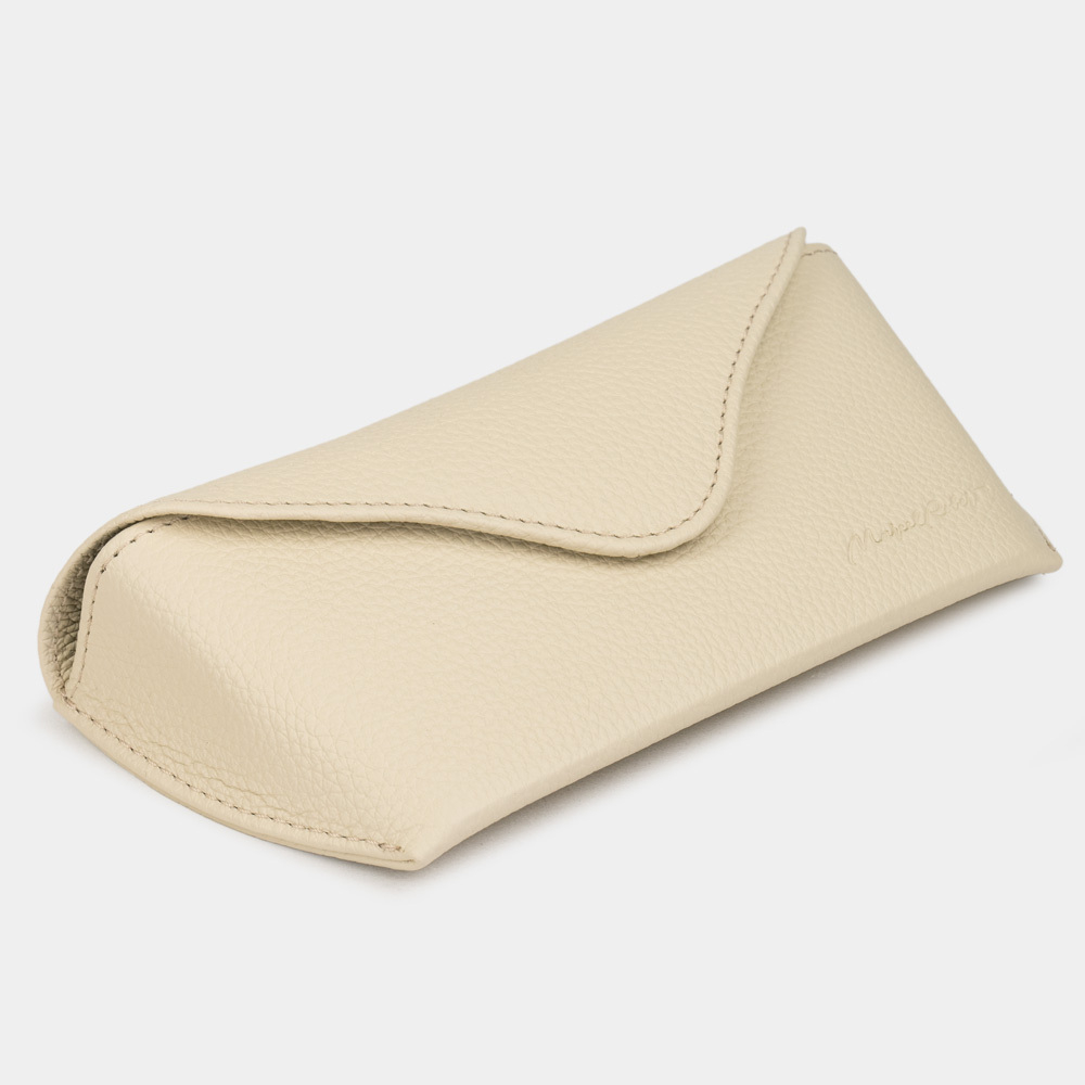Футляр кожаный для очков Soleil Easy молочного цвета