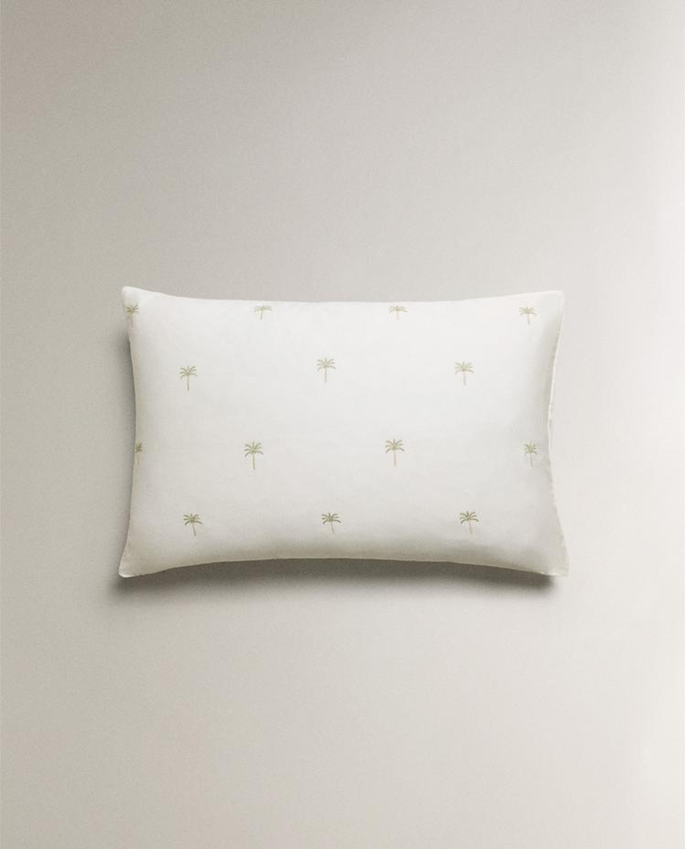 ZARA HOME НАВОЛОЧКА ИЗ САТИНА С ВЫШИВКОЙ, ЗОЛОТОЙ