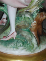 Статуэтка. Фарфор. Юная Леди с букетом цветов. Capodimonte. Италия