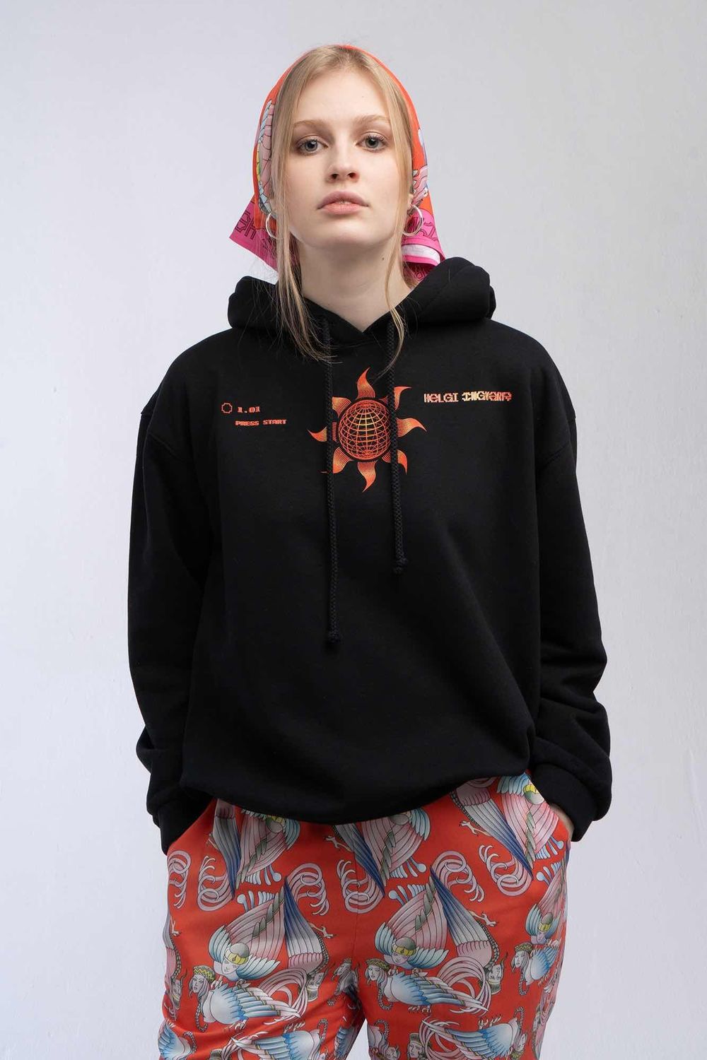 Худи HELGI INGVARR Солнце Женский Черный