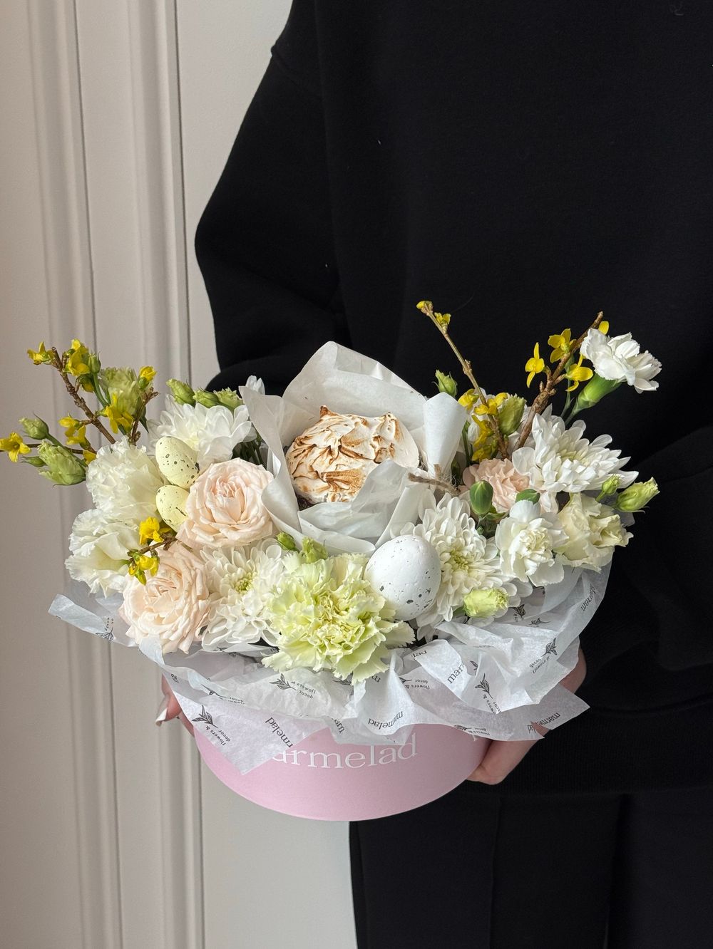 Композиция в коробке с куличем 130гр.