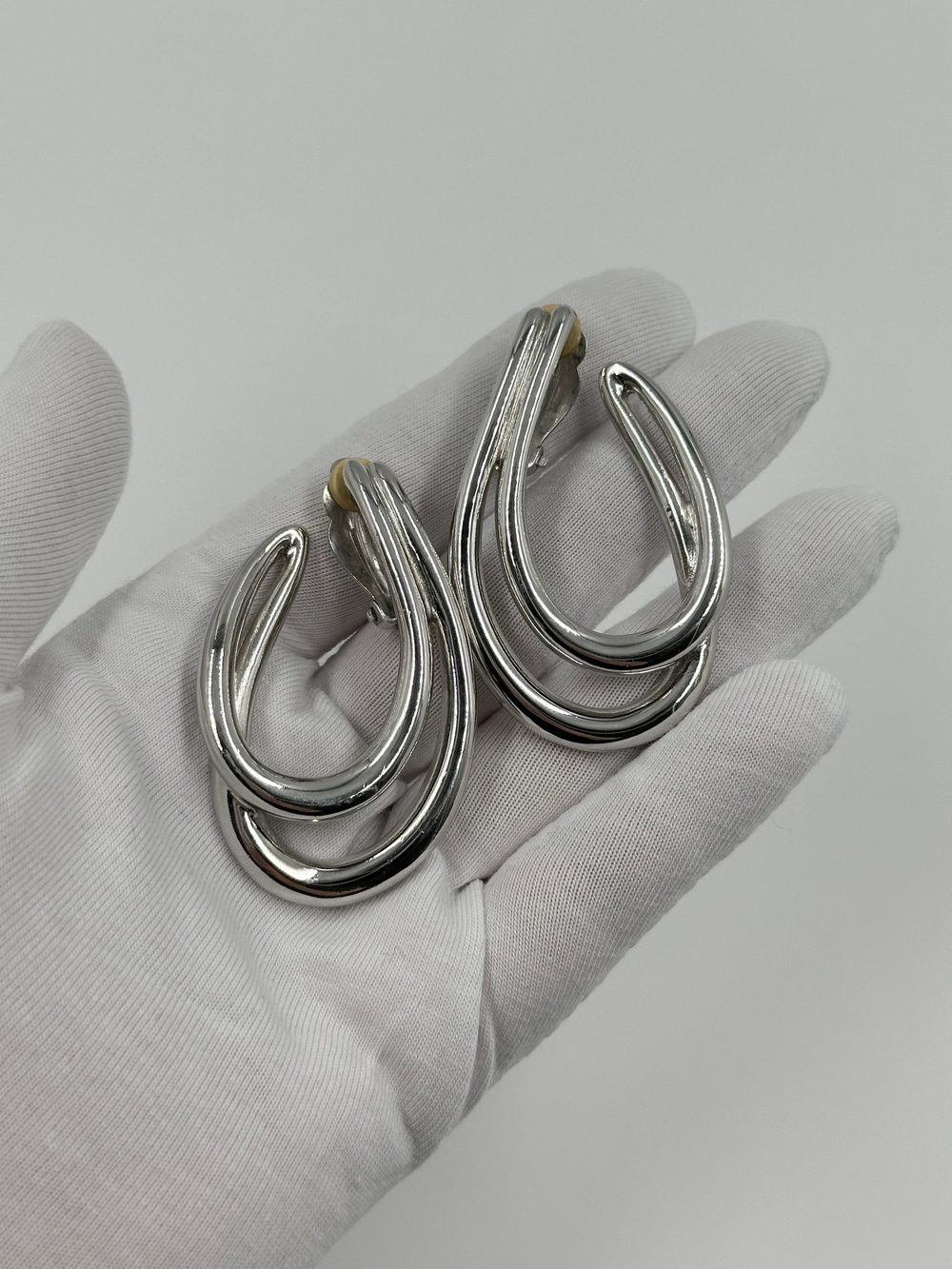 Крупные клипсы Givenchy