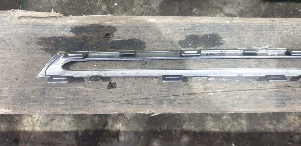 Молдинг решетки радиатора Mercedes GLE (C292) 15-19 Б/У Оригинал A2928880285