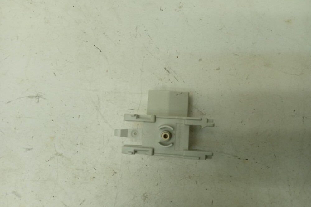 SRV53M00RU/06 ктп18 Сетевая кнопка для посудомоечной машины Bosch 9000474618 б/у