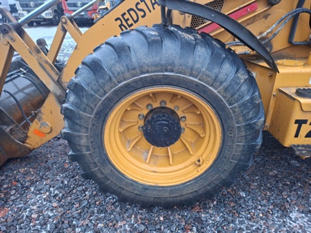 REDSTAR T28* Экскаватор-погрузчик T28/28 (Дизельный, 4,8 л, 102 л.с., АТ)