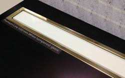 Душевой лоток Pestan Confluo Premium White Glass Gold Line 850 белое стекло/позолоченная сталь 13100093