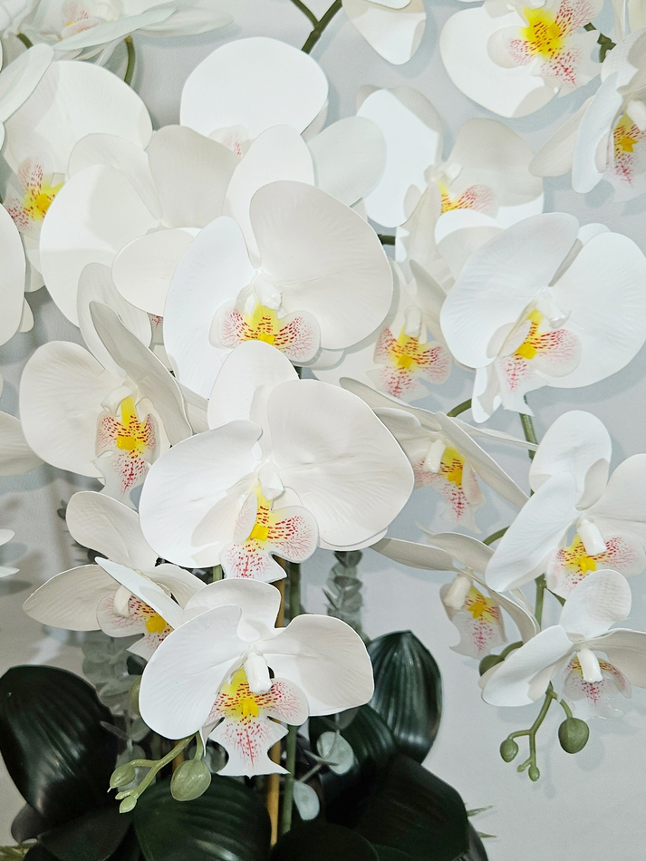 Искусственные орхидеи белые 5 веток в кашпо Антик Сицилия