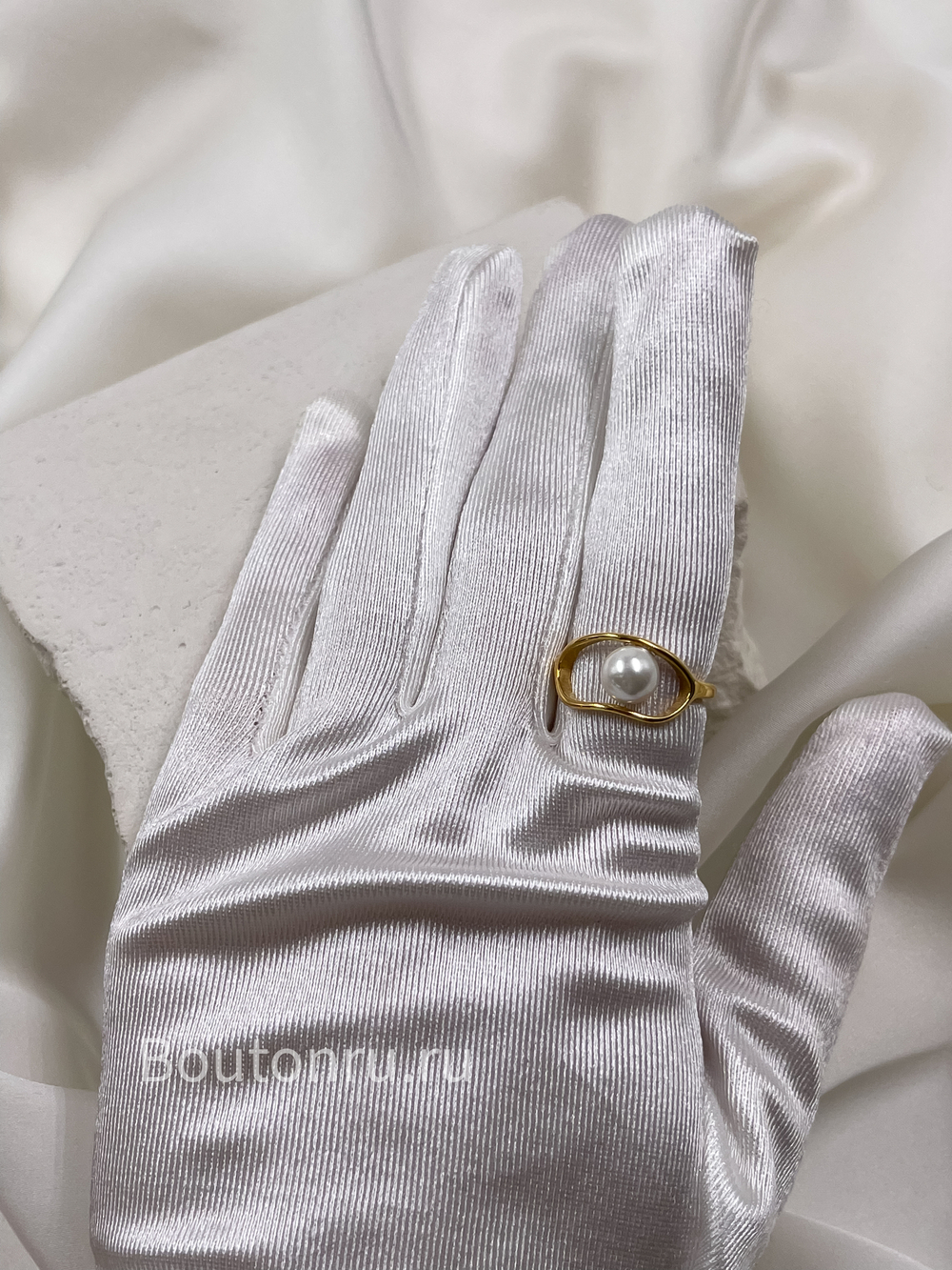 Кольцо золотистое с жемчужиной (скидка)