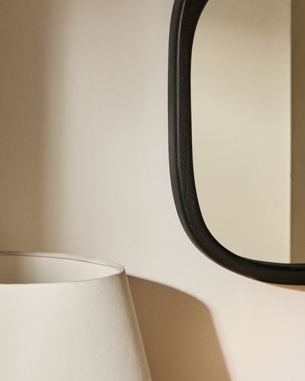 Зеркало из тикового дерева Alura черного цвета 45,5 x 47 см