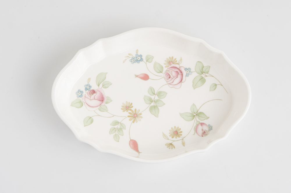 Мелочница из костяного фарфора с изображением шиповника