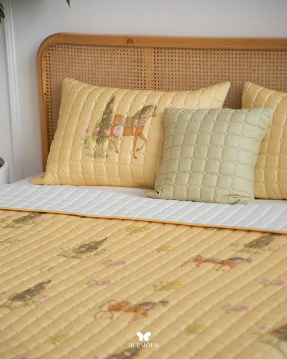 Комплект стеганного покрывала и 3 наволочек Soufiyan Tuscany Yellow Hermodr 130220310 Иран