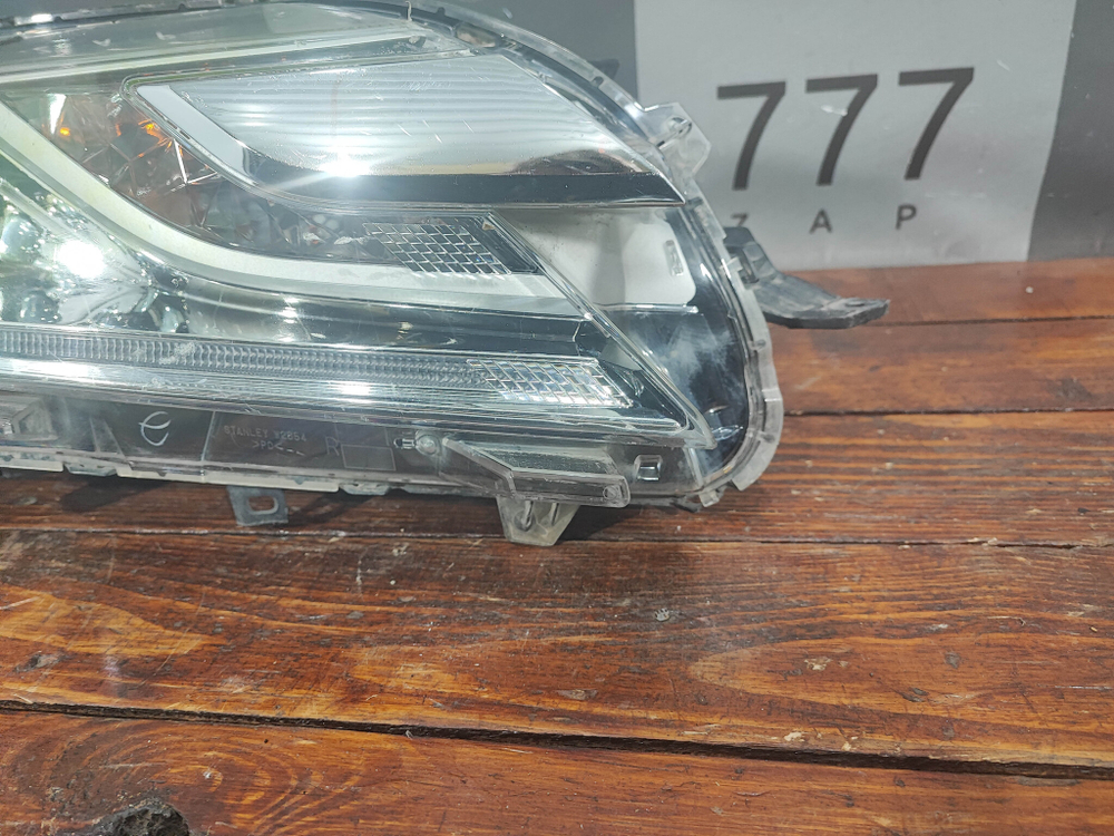 Фара правая Галоген Mitsubishi Pajero Sport 3 15-21 Б/У Оригинал 8301C794