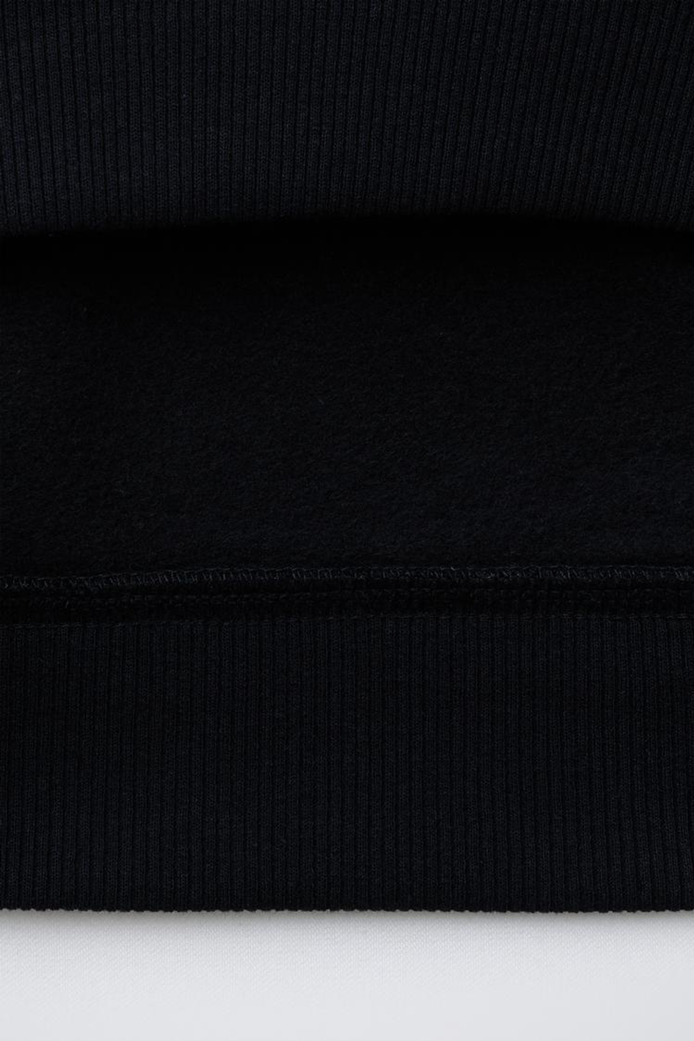 ZARA ТОЛСТОВКА С ПРИНТОМ «ДЕД МОРОЗ», ЧЕРНЫЙ