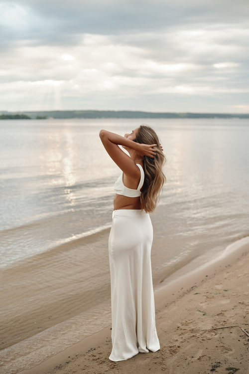 Юбка с разрезом и кружевом