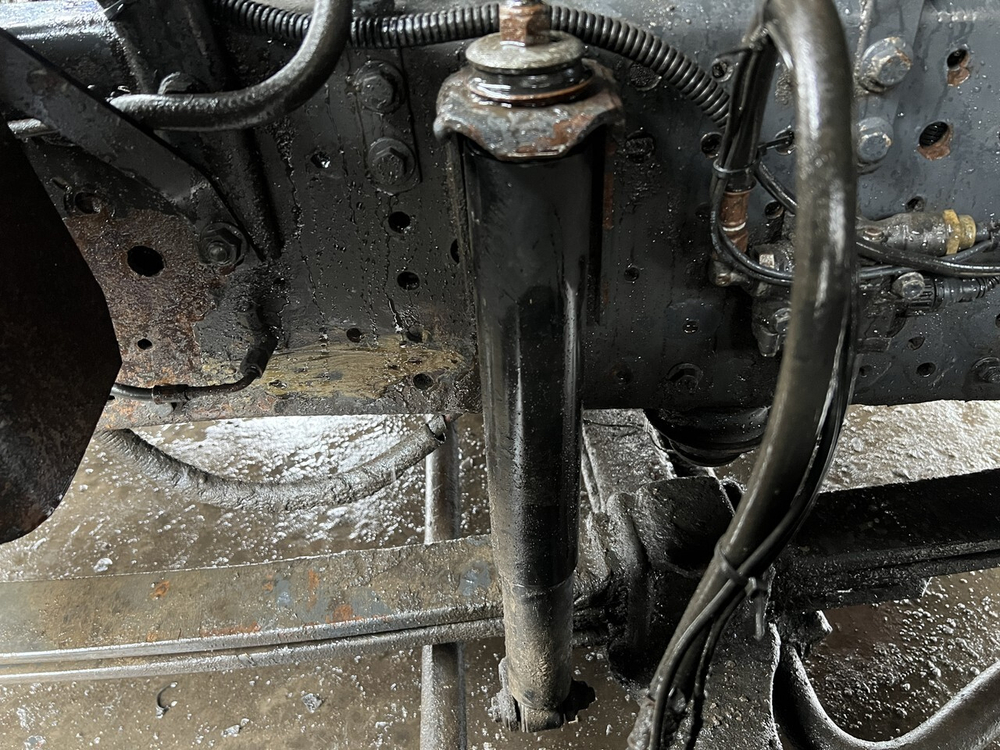 Амортизатор передний