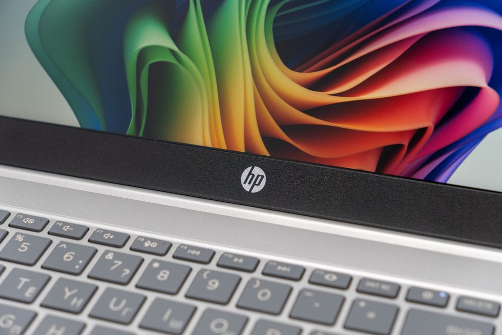 Ноутбук HP 15-fd0888TU Laptop 15 ( i7-1260P )