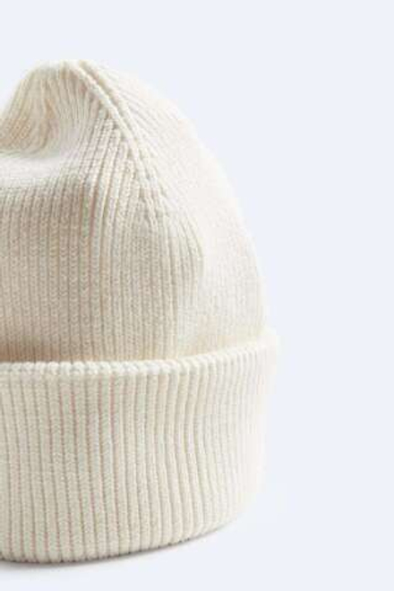 ZARA ТРИКОТАЖНАЯ ШАПКА В РУБЧИК, ЭКРЮ