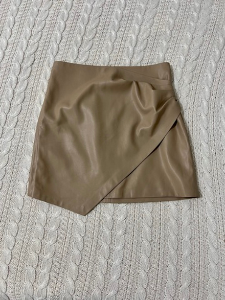 Юбка ассиметричная из экокожи (цвет - бежевый)