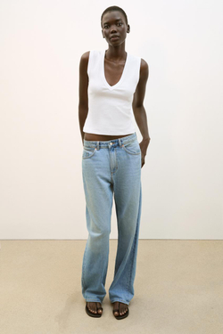 ZARA ХЛОПКОВАЯ ФУТБОЛКА С V-ОБРАЗНЫМ ВЫРЕЗОМ, БЕЛЫЙ