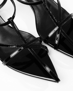 Босоножки лакированные из натуральной кожи черный