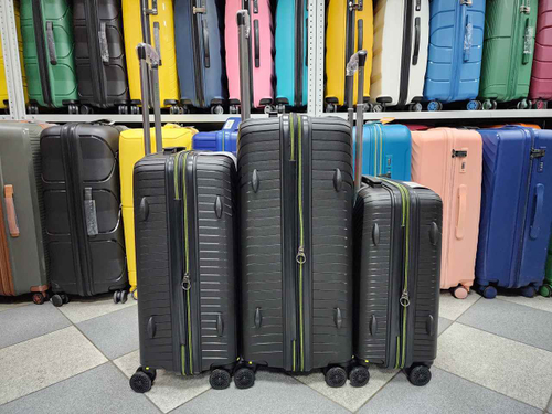 Чемодан Средний (М) полипропилен "Mironpan" съёмные колёса