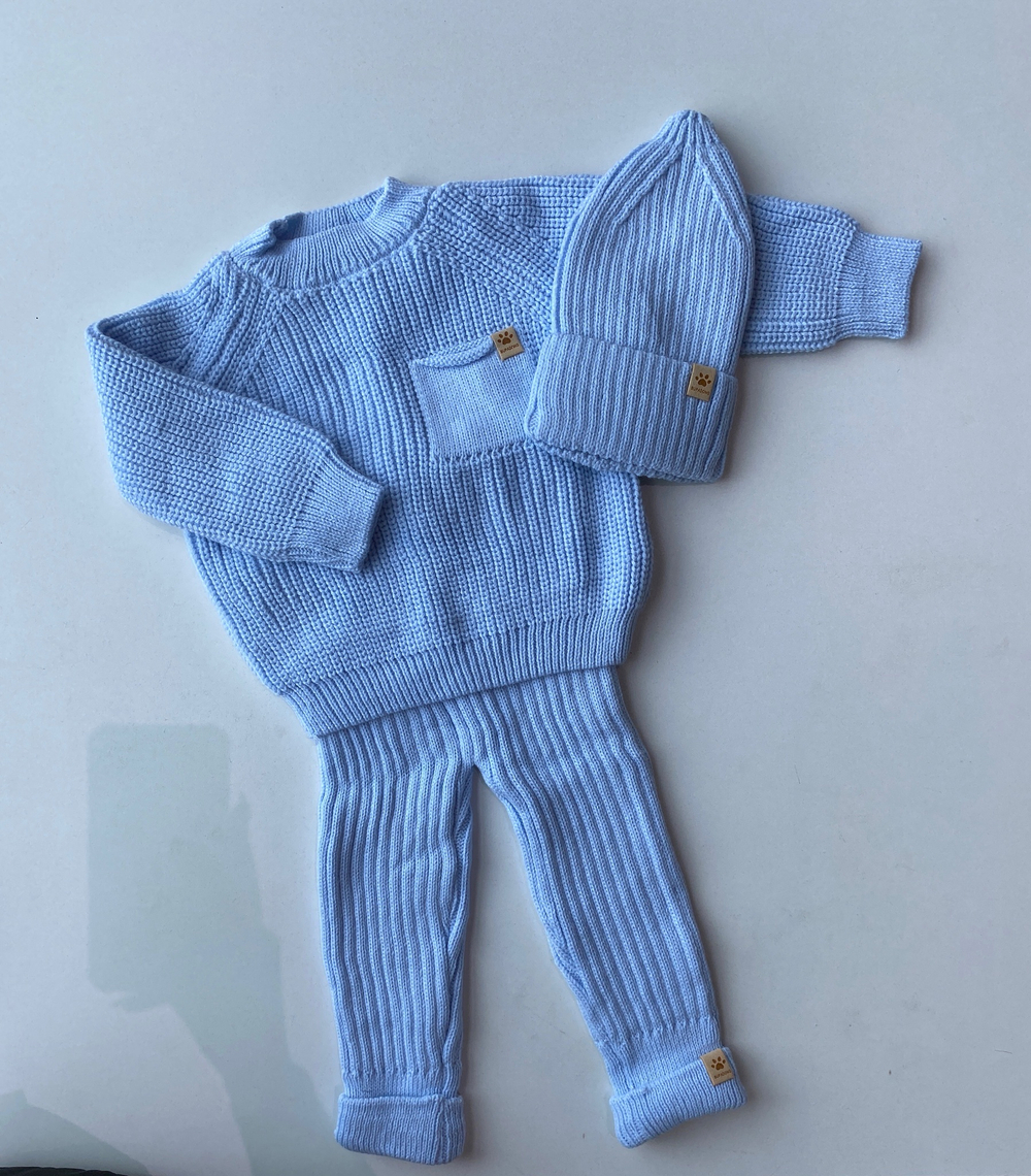 Вязаный комплект на выписку 3 предмета "Лапка" (Шапка, кофта, штанишки отк.) (Цвет: Серый)