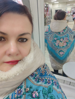 Платок шерстяной с шелковой бахромой