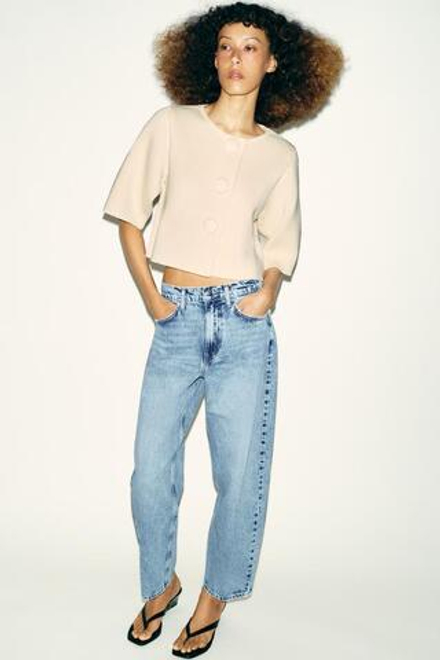 ZARA ДЖИНСЫ Z1975 BARREL СО СРЕДНЕЙ ПОСАДКОЙ И ЗАУТЮЖЕННЫМИ СТРЕЛКАМИ, ВЫЦВЕТШИЙ СИНИЙ